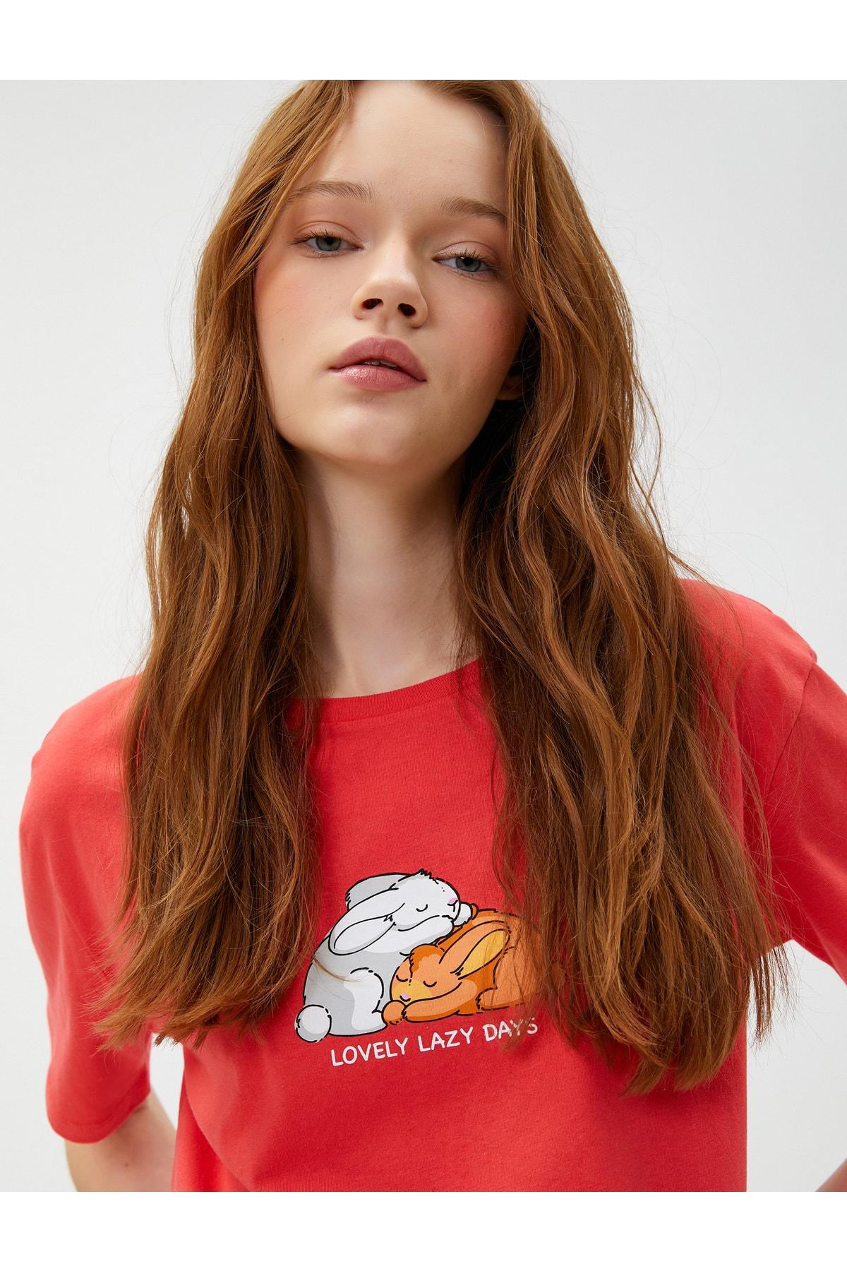 

Футболка - Красная - Классический крой..