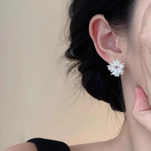 [Frost ear] Korean sunflower geometric pearl stud earrings silver unique earrings trend camellia