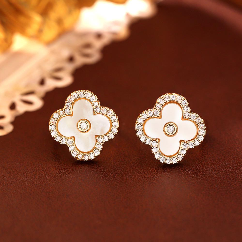 Шикарные Серьги-Четырехлистники из Натурального Перламутра - Стильный, Свежий и Модный Аксессуар