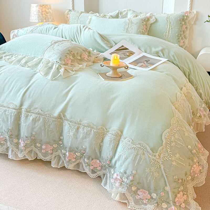 Koreanisches Prinzessinnen-Spitzenrand-Milchsamt-4-teiliges Set: Antistatische Korallenfleece-Bettlaken & Bettbezug