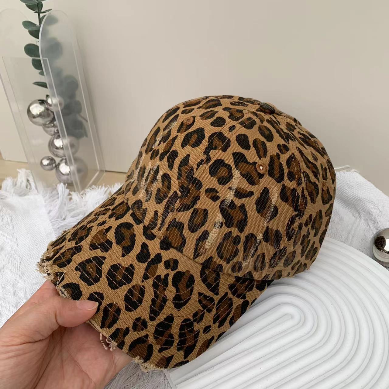 

Корейская версия ретро y2k леопардовый принт бейсболка женская весна и лето шлифовка старая повседневная кепка показывающая лицо маленькая приливы мужской 54-60 Adjustable хаки