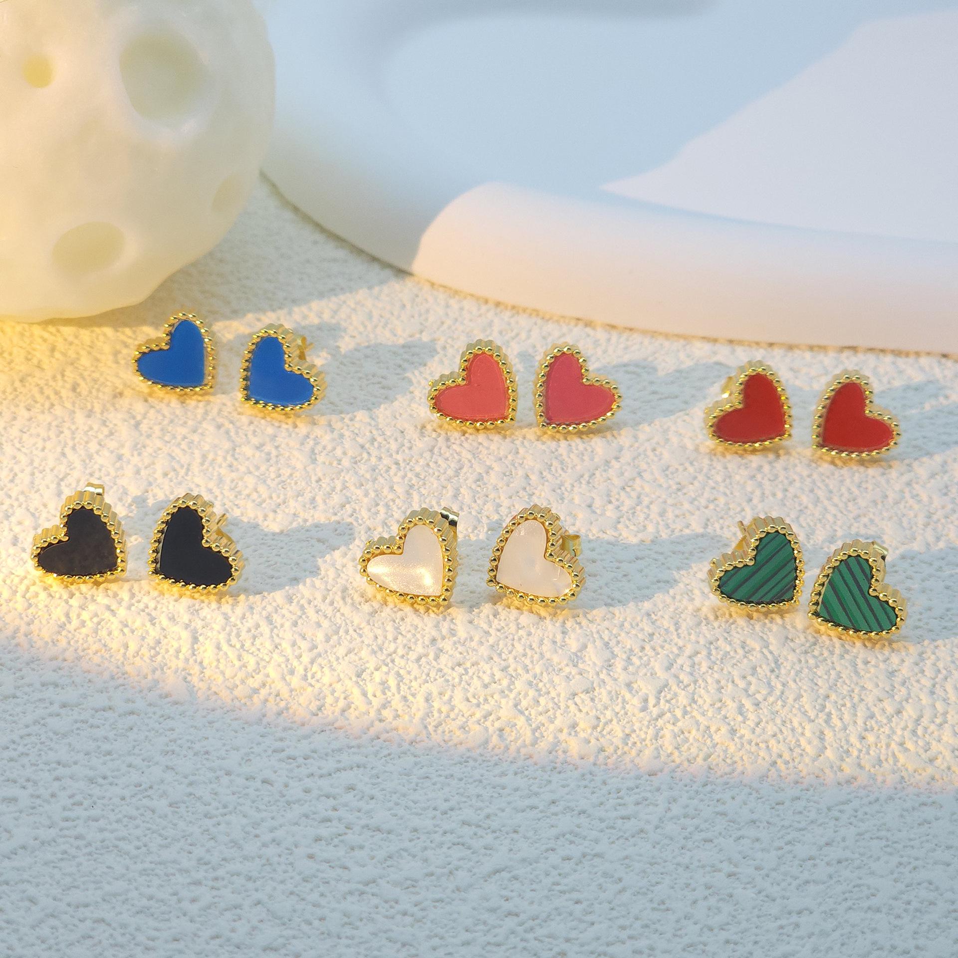 

Natural Mother-of-Pearl Heart Stud Earrings, Minimalist Titanium Steel Design синий