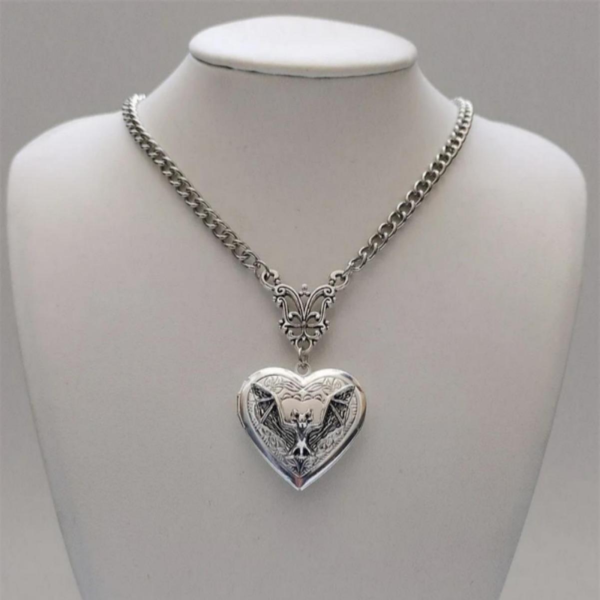 

Hip-hop Retro Silver Color Stainless Steel Bat Relief Stereo Heart Pendant Necklace for Women Men Fashion Rock Jewellery Gifts
