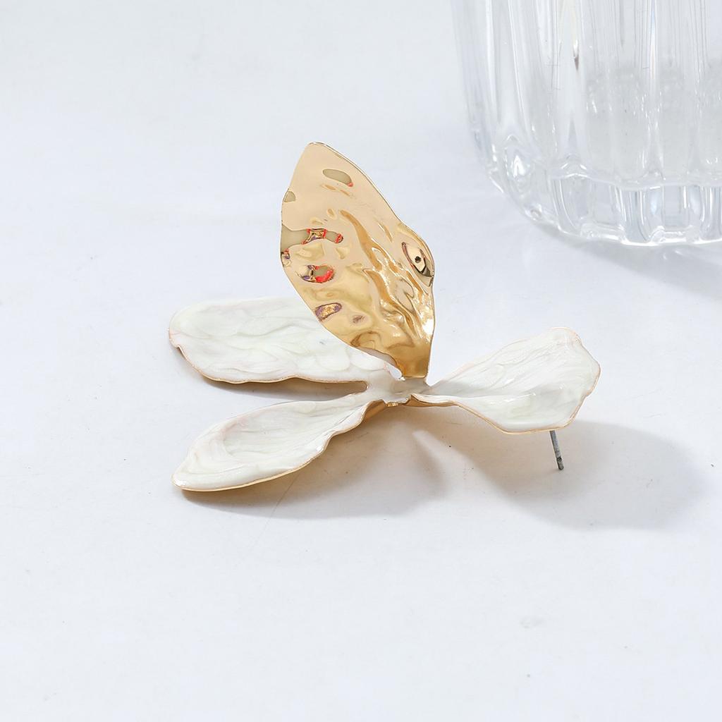 Unique Flower Studs Earrings Waterproof Earrings Fashion Ear Jewelry Alloy Texture Suitable for Various Occasion Wear