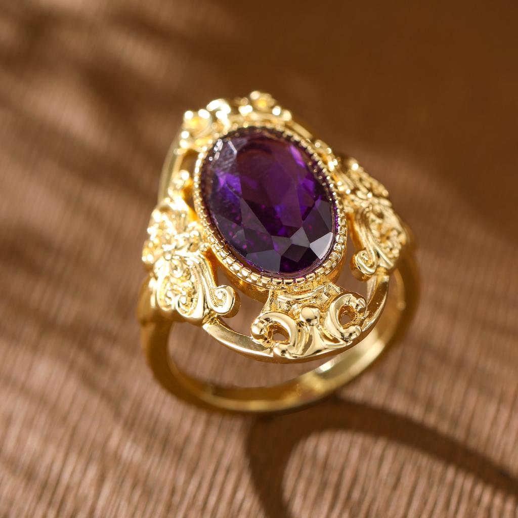 French Court-style Oval Gemstone Ring Made of Copper for Ladies' Jewelry. Suitable for Both Daily Wear and Casual Outings.