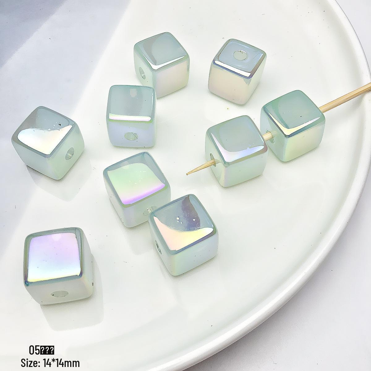 

Зеленая серия расписанных вручную акриловых бусин для изготовления украшений своими руками