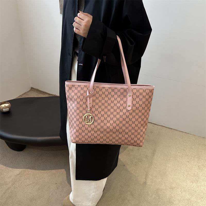 2025 Large Capacity M Letter Autumn/Winter Tote: Versatile European & American Shoulder Handbag