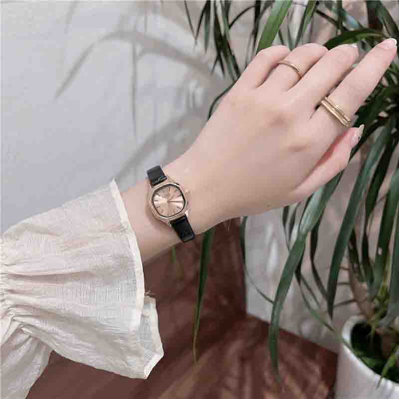 

Цифровые поясные часы Butterfly, модные персонализированные простые часы, женские часы