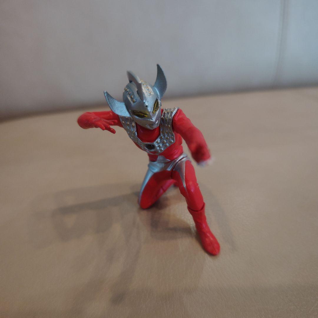 

[USED] Ultraman Red and Silver Figure