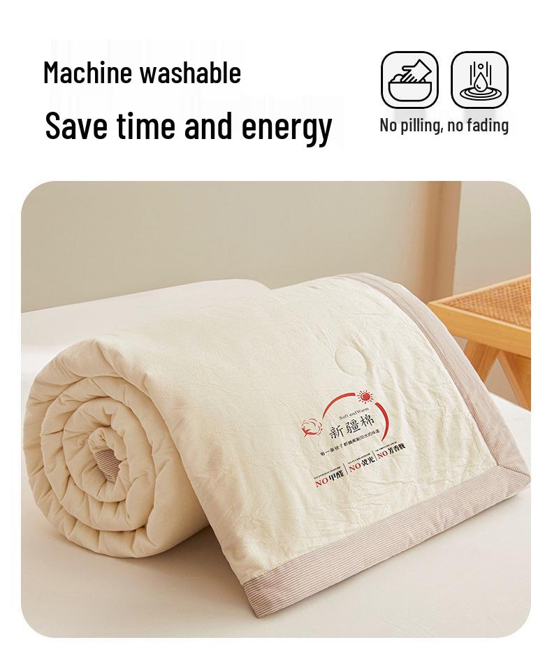 Machine-Washable Xinjiang Cotton Quilt for Summer, Spring, and Autumn