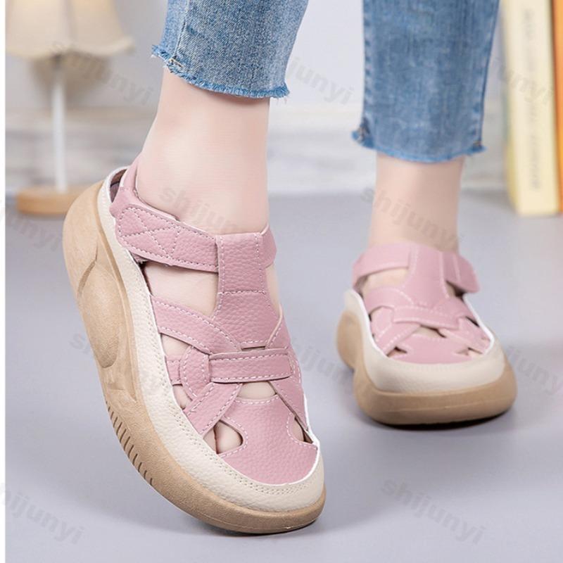 Sandales de mode pour femmes 2025 Été Creux Loisirs Respirant Nouvelles Sandales de luxe Designers Antidérapantes Plateforme Semelle souple Chaussures pour femmes