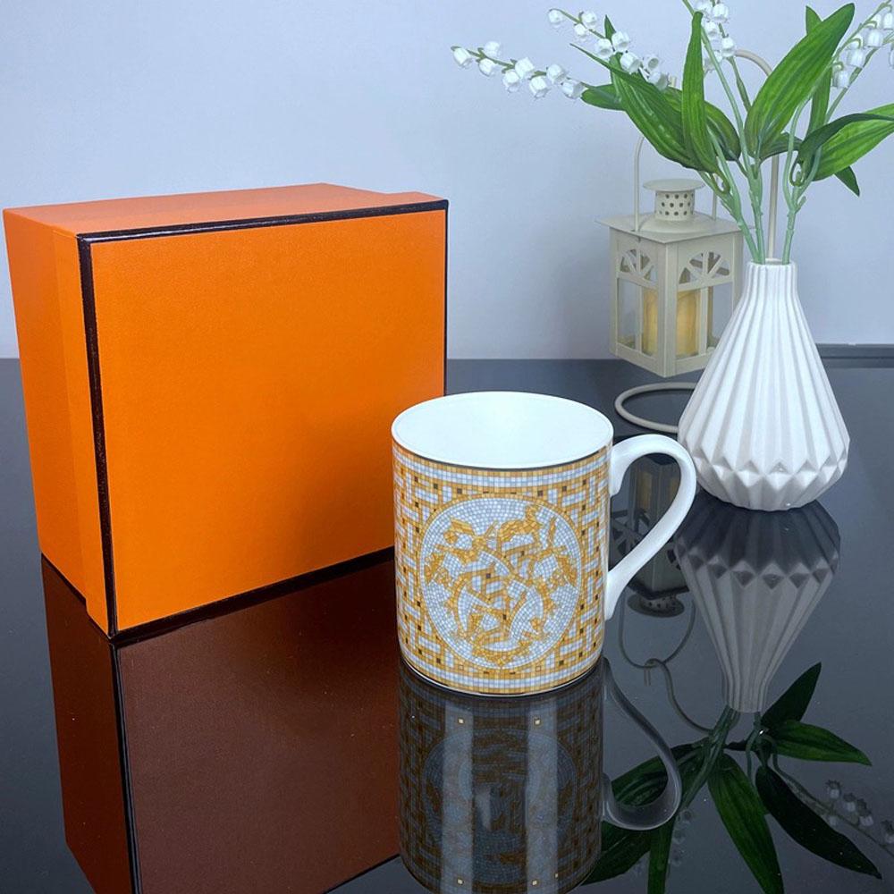 Europäischer Leichter Luxus Fortschrittliches Knochenporzellan Tasse Becher Becher Exquisite Nachmittagstee Hochwertige Tasse Wasserbecher Kaffeetasse Weihnachtsgeschenke