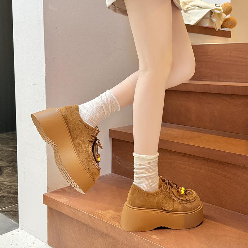 Retro loafers women's 2025 new autumn explosion Internet celebrity versatile platform muffin single shoes British style small leather shoes