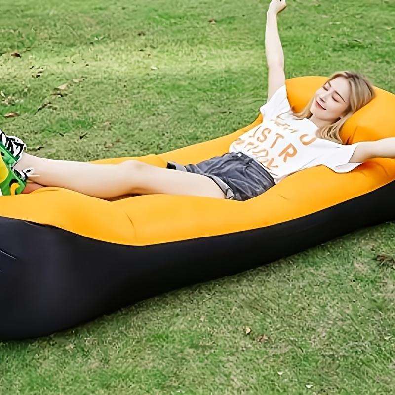 Il divano letto gonfiabile è ideale per il campeggio all'aperto e il relax, facile da trasportare, perfetto per festival musicali e picnic