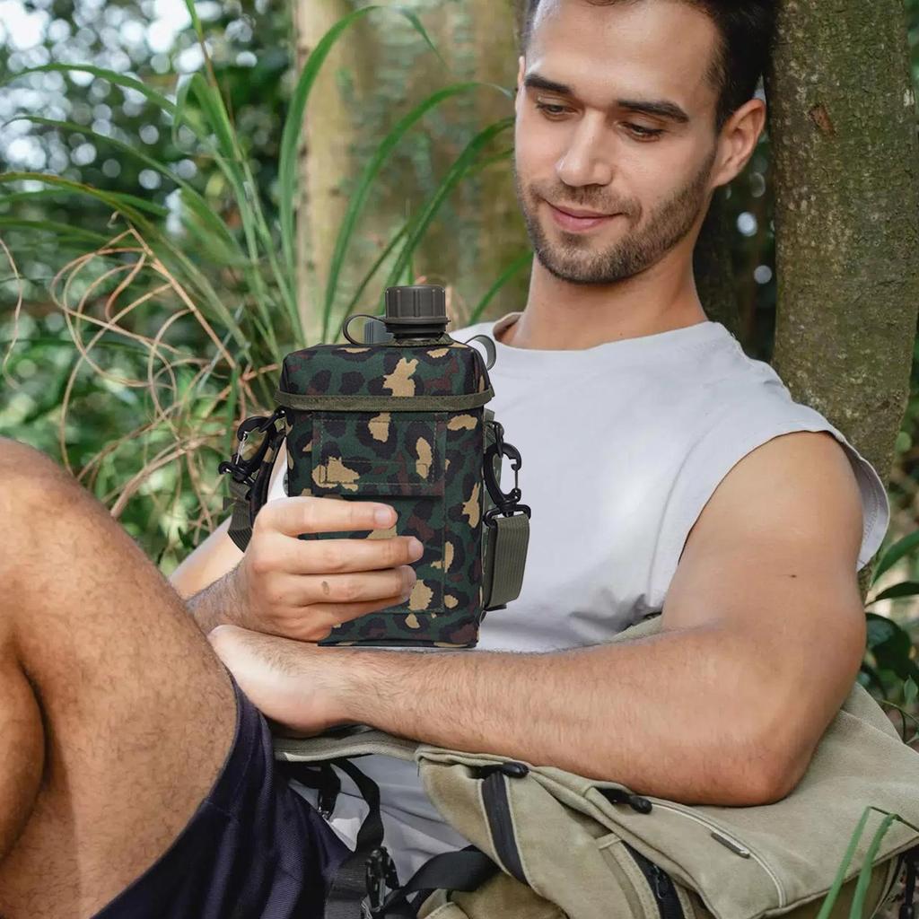 2L Outdoor-Wasserflasche - Camo Survival-Feldflasche mit Tragegurt für Wandern, Camping & Outdoor-Sport, Auslaufsichere tragbare Trinkflasche