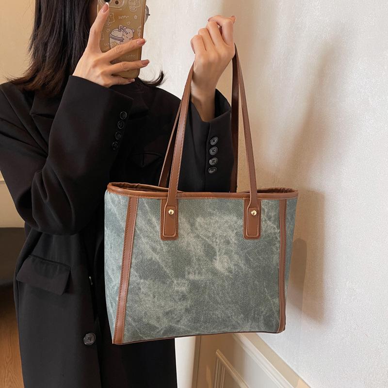 Korean Version of Large-capacity Underarm Bag 2025 New Simple Tote Bag Fashionable Niche Texture Casual Shoulder Commuter Bag