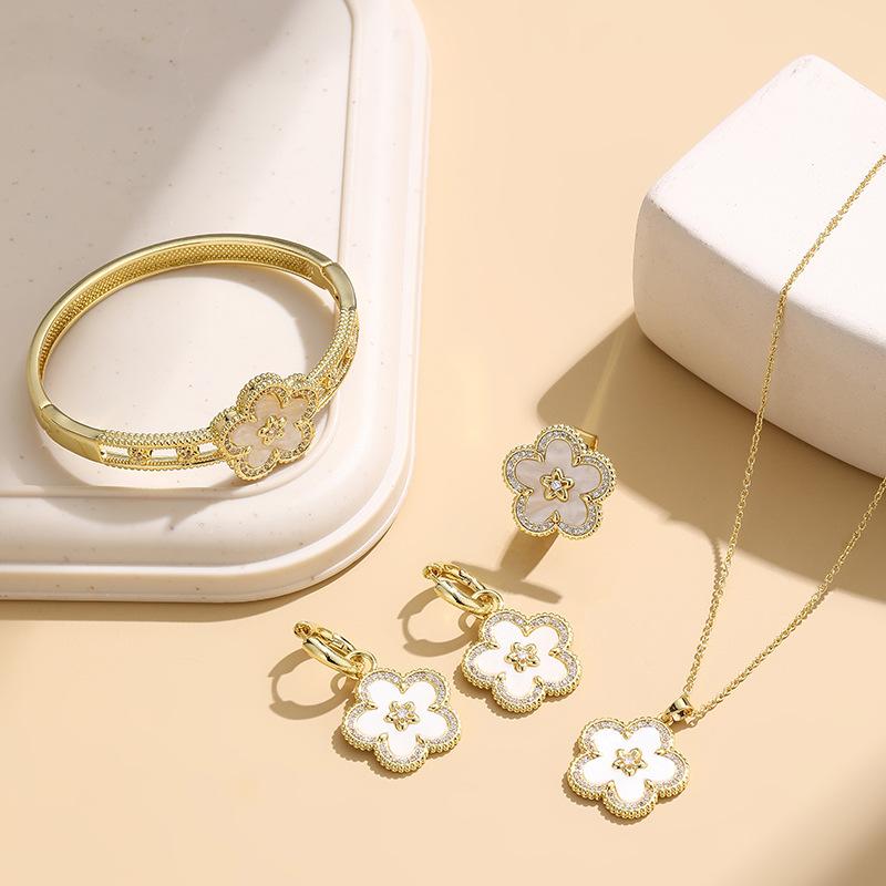 Clover Jewelry Set Light Luxury Natural Fritillary Plum Blossom Necklace Collarbone Chain Earrings Bracelet Female 2026