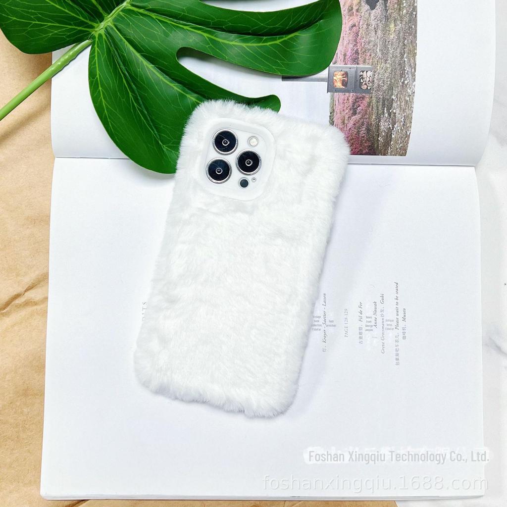 Niedliche Handyhülle aus Plüschkaninchenfell für modischen Schutz
