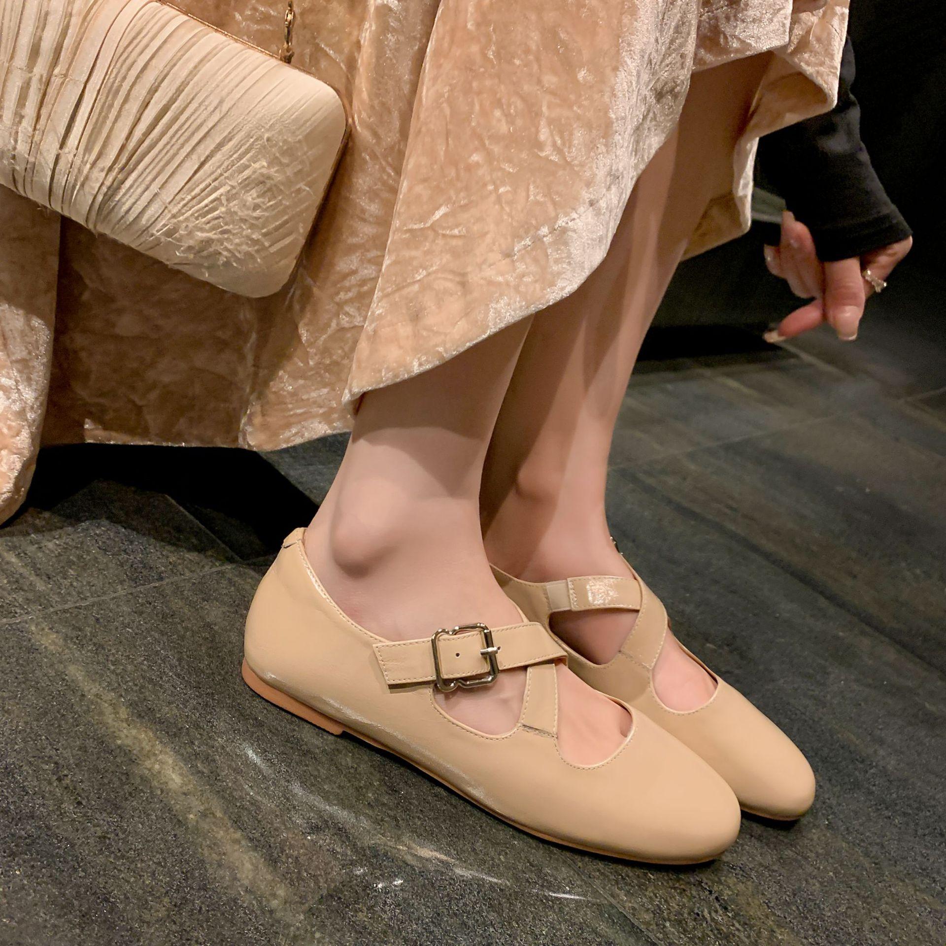 

Korean version of light ** fork belt flat sole shoes women s 2025 spring new versatile leather shoes patent leather Mary Jane shoes 39 хаки