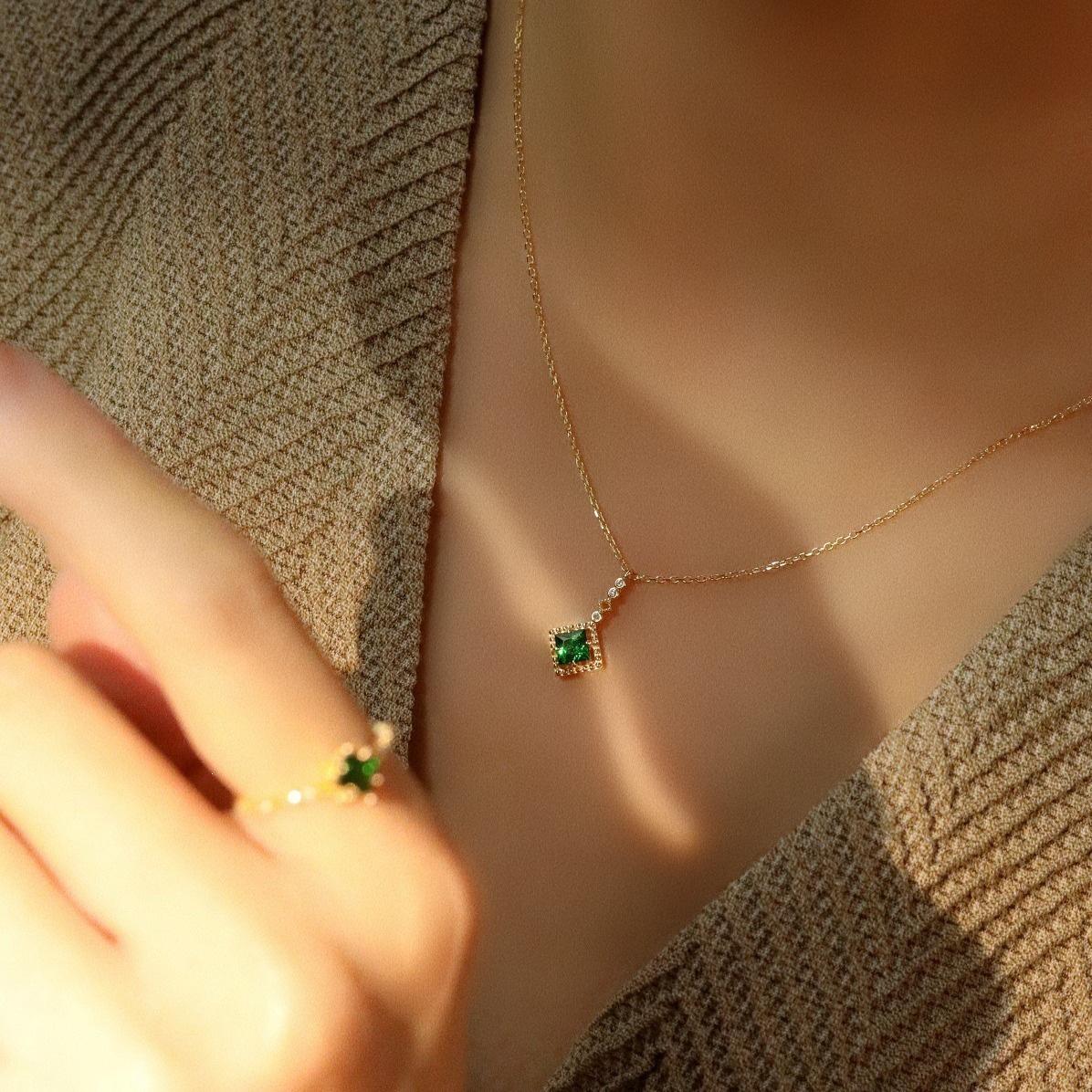 Yuanzi Women s Clavicle Necklace: S925 Sterling Silver, 18K Gold-Plated, Retro Emerald Zircon Pendant 18K Gold