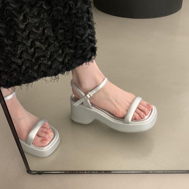 

thick-soled wedge sandals women s 2025 new summer wear with skirt black heel beach Roman sandals 40