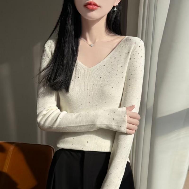 Womens Slim Fit V-Neck Knit Sweater With Rhinestone Detail Long Sleeve Pullover Top