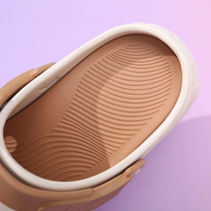 Slippers new non-slip and wear-resistant fashionable versatile, lightweight and simple indoor thick-soled hole shoes