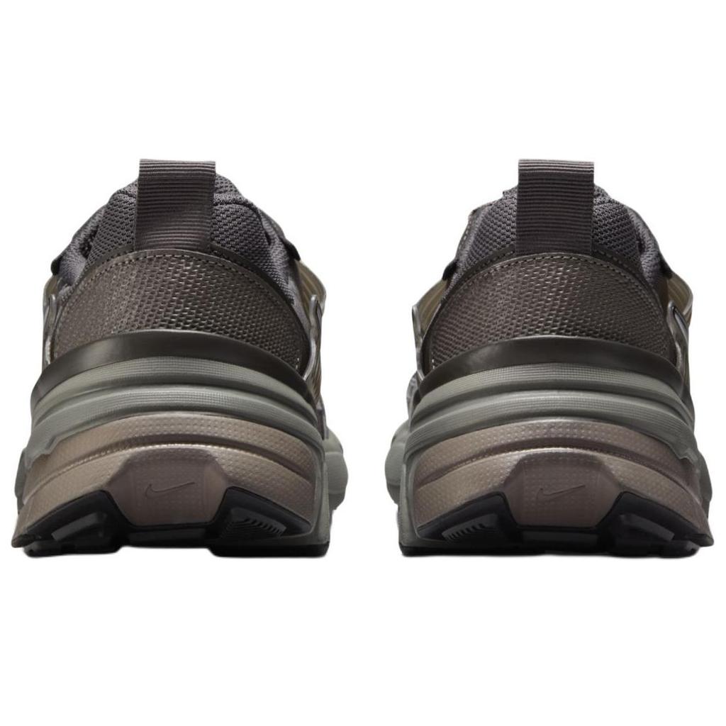 Nike V2K Run Cave Stone Metalická stříbrná Pánské tenisky Hnědá Plochá-Cínová Středně-Popelavá HQ1678-200