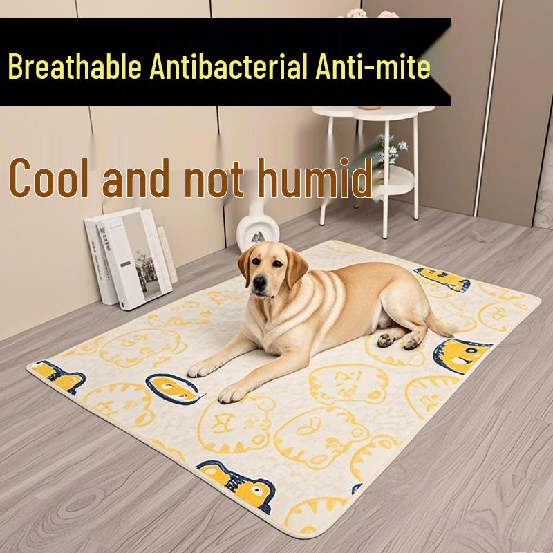 

All-Season Non-slip Ice Silk Mat for Dogs & Cats - Wear-resistant Sleep Mat & Pet House Floor Pad Chubby Bear, soft and comfortable