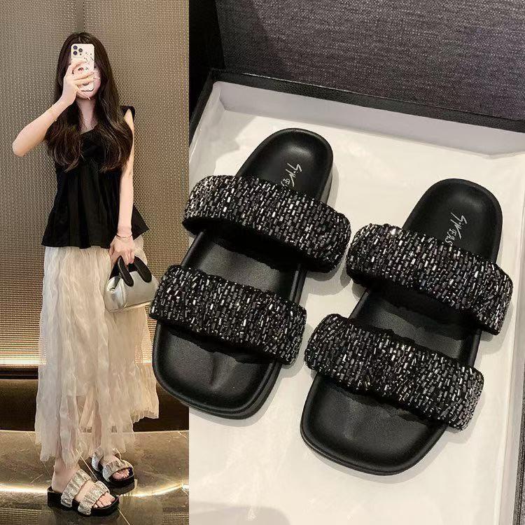 Super light and not tired!! 2025 summer new wear versatile niche muffin shoes platform slippers