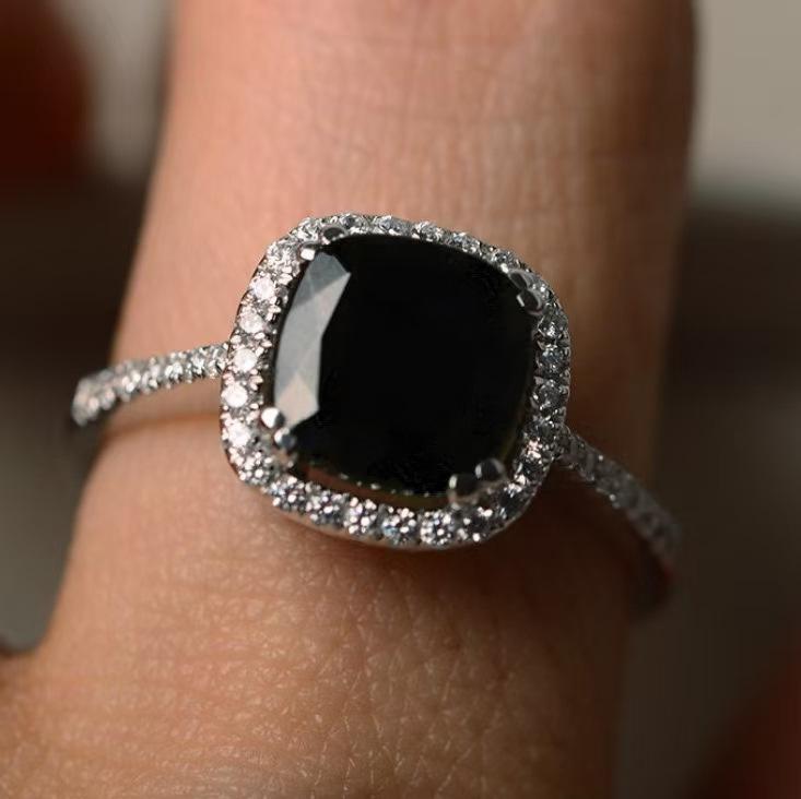 Sanjie European-American Classic Women's Ring with Black Square Diamond