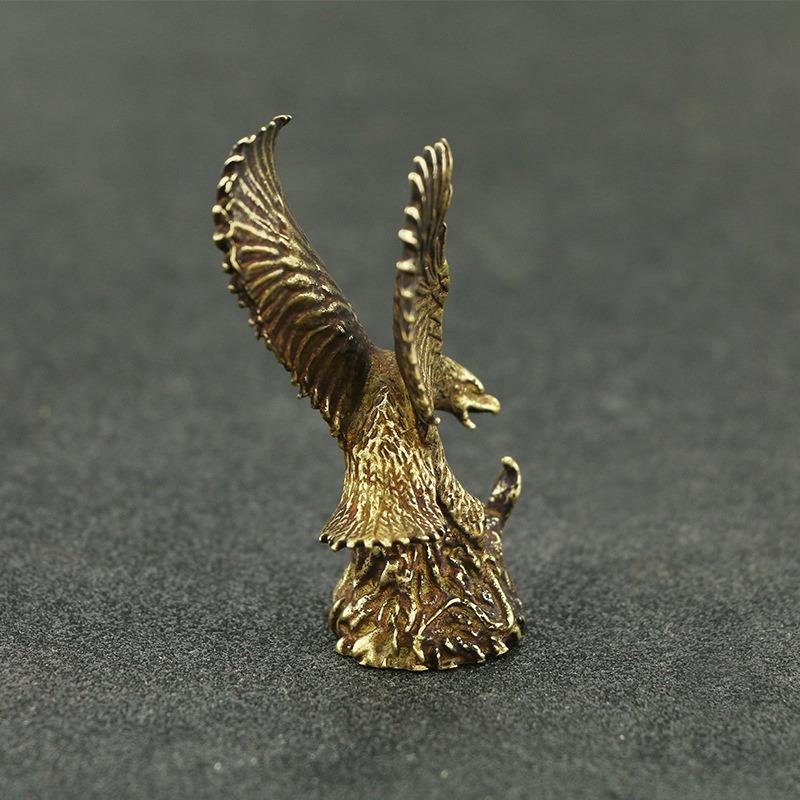 1pc Antique Flying Eagle Mininature Ornaments Copper Small Animal Office Decor Casting Ancient Crafts Collection Gifts