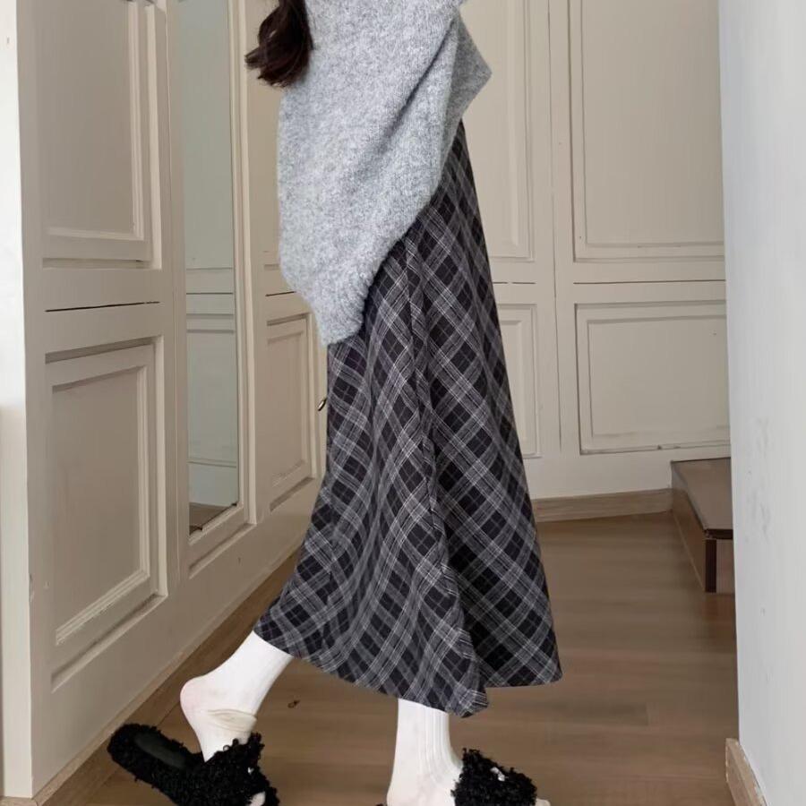 Hong Kong-Style Retro Plaid High-Waisted Slim Maxi Skirt for Women