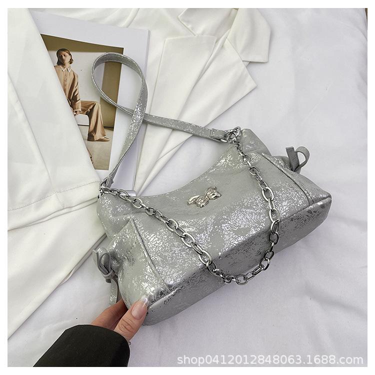 

Дизайнерская нишевая сумка на плечо в стиле легкой роскоши, корейская версия, в иностранном стиле, маленькая сумка-мессенджер, женская, новая популярная маленькая сумка для通勤 2025 года серебряный