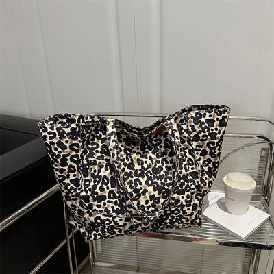 Damentaschen – Geräumige Taschen