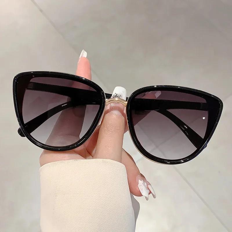 Fashion Cat Eye Sunglasses New in Vintage Gradient Mirror Outdoor Eyewear Luxury Trendy Brand Design Sexy Women Shades