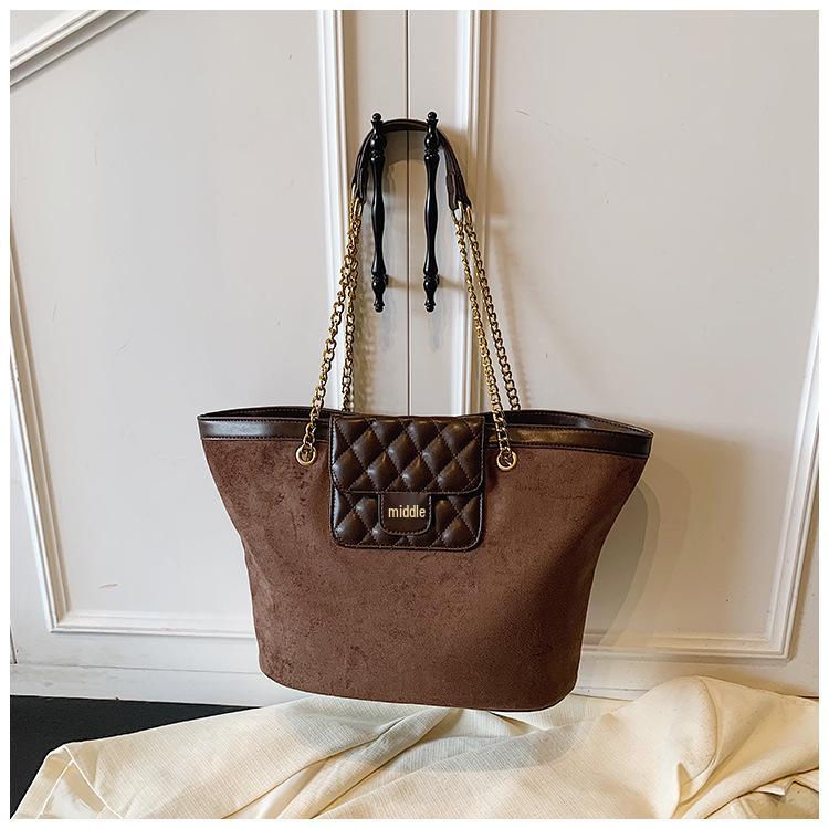 

2025 Женская мода Текстурированная Вместительная Матовая Сумка-тоут на плечо и через плечо с цепочкой