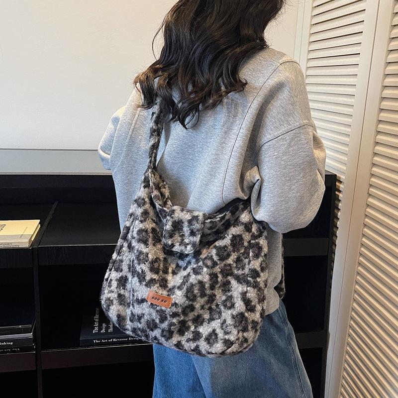Fashionable lazy style autumn and winter new leopard print high-value crossbody bag high-end high-capacity Korean casual shoulder bag