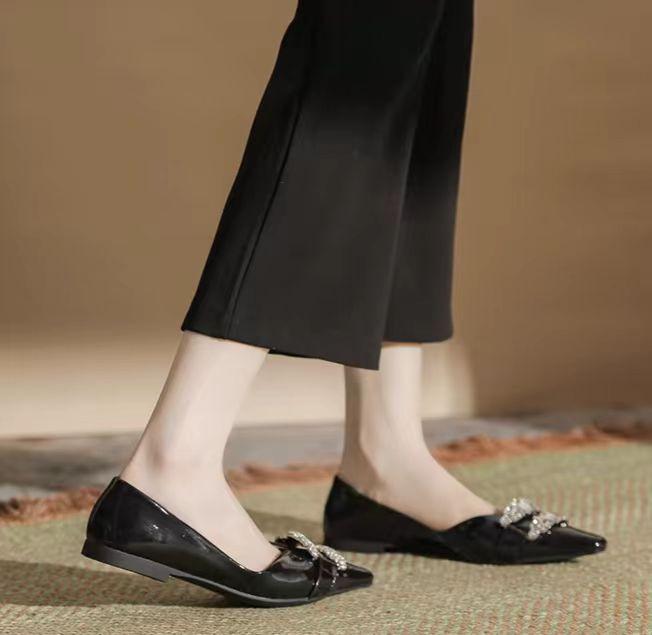 Spring 2025 New Rhinestone Versatile Pointed Head Shallow Mouth Thick Heel Mary Jane Shoes Women's Single Shoes Niche