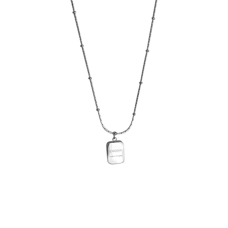 2023 New Cold Style Gold Square Pendant Necklace for Women - Simple Clavicle Chain Design