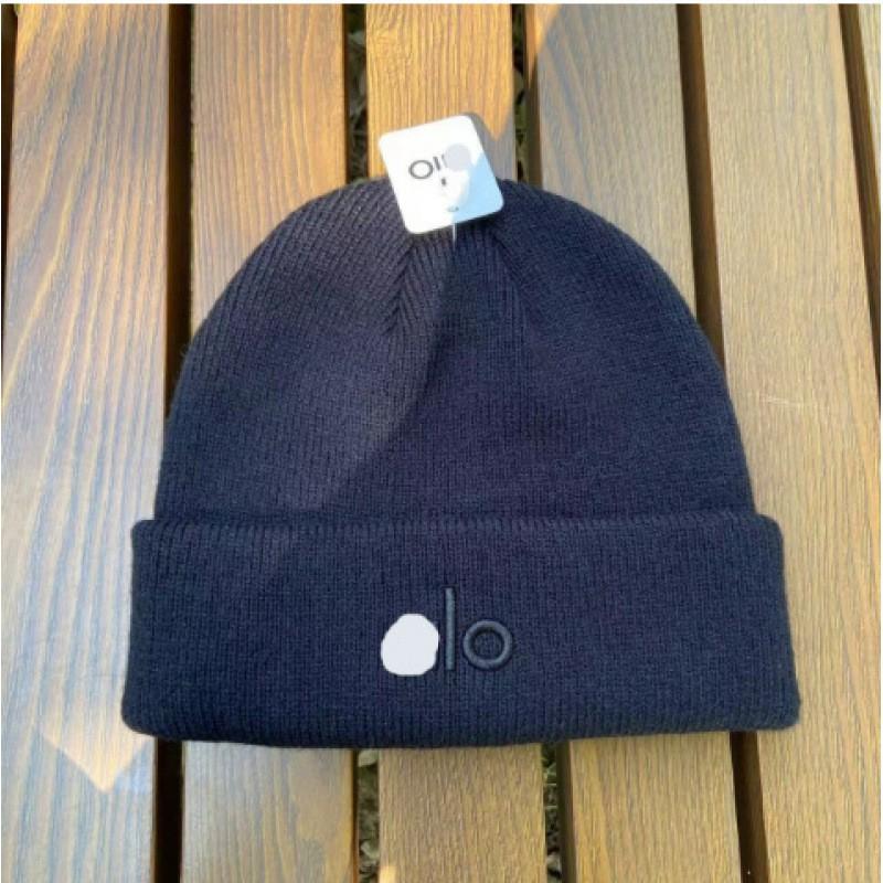 Versatile Knit Beanie Men Women - Warm Winter Hat With Embroidery Casual Fashion Accessory