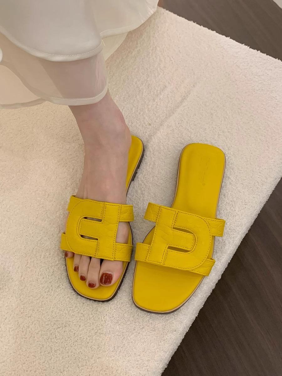 

Flat-bottomed open-toed hollowed-out casual versatile one-word slippers 2025 new square-headed flat-bottomed beach embossed cool slippers women 41 жёлтый