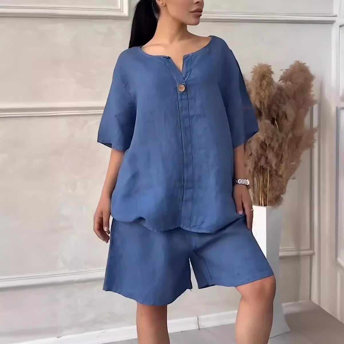 

Жіночий топ з V-подібним вирізом, короткими рукавами, на ґудзиках, з кишенями та набір шортів у тон у різних кольорах 5XL