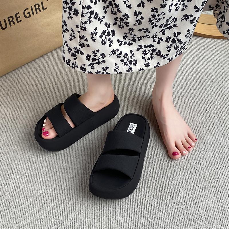 2026 Summer New Trendy Fashion Outerwear Casual Versatile Thick Bottom Cool Slippers Fashion Vacation Beach Slippers