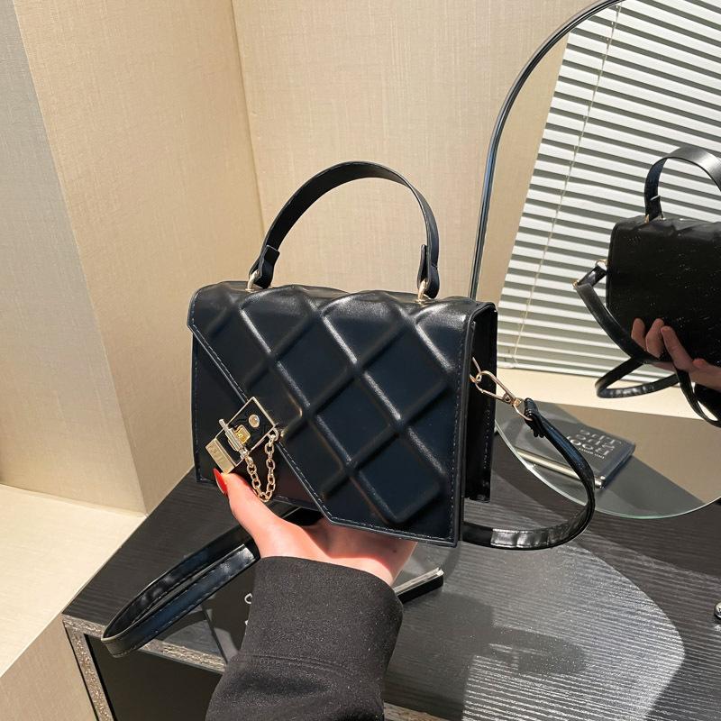 

Нишевый дизайн, высококачественная текстура, новая сумка через плечо из легкой роскоши, универсальная, с темпераментом, на одно плечо, маленькая квадратная сумка чёрный