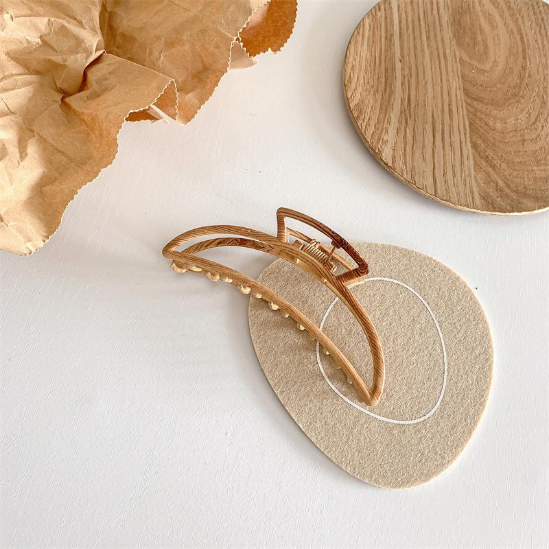 Vintage Mutiple Wood Grain Hair Claws for Women Wood Hair Clamps Crab Geometric Shark Shape Girls Hair Clips Barrette Accessory