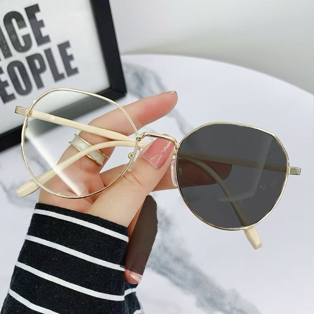 Fashion Photochromic Anti Radiation Eye glasses For Women/Men Glass Anti Blue Ray Glasses Turning gray