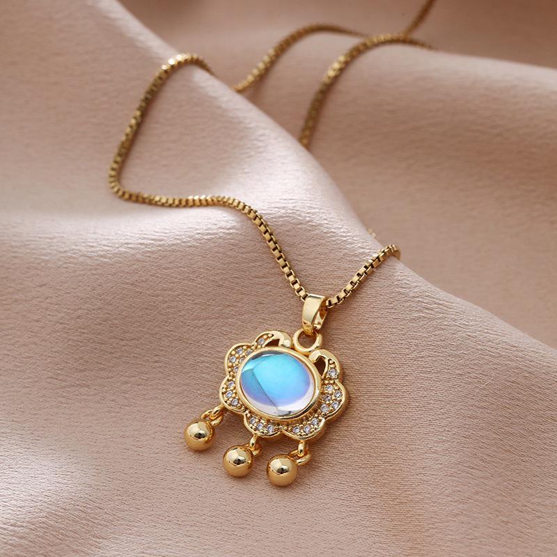 Fashionable Heart Titanium Steel Necklace: Women's Clavicle Chain, Hip Hop Style, Niche Design.