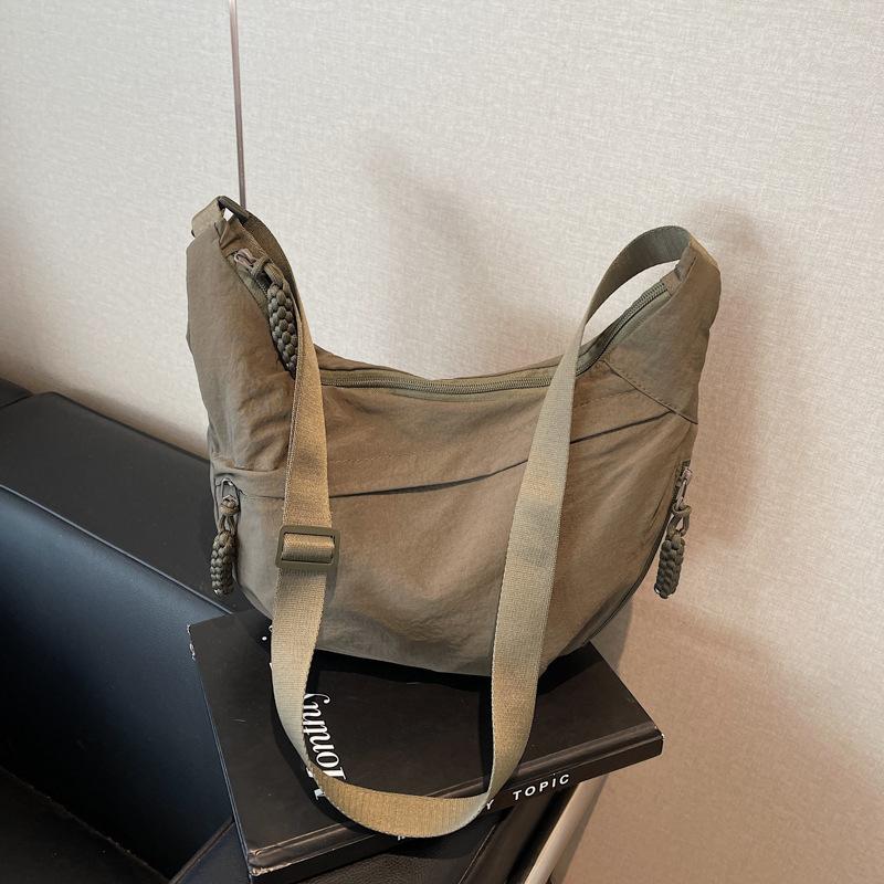 Casual dumpling bag, high-quality texture versatile large-capacity messenger bag, women's new class commuter bag