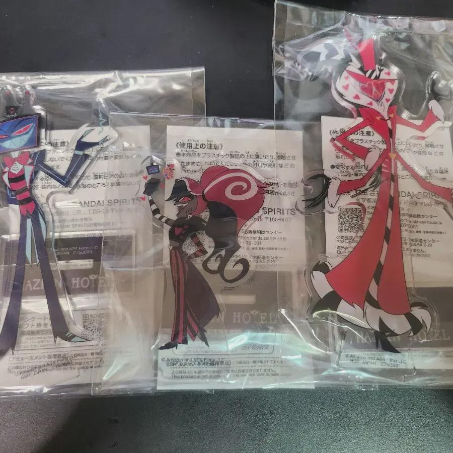 

Hazvin Hotel/vees Acrylic Official Stand